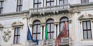 Funerali di Giulia Cecchettin, bandiere a mezz’asta per il lutto regionale: attese 10 mila persone a Padova