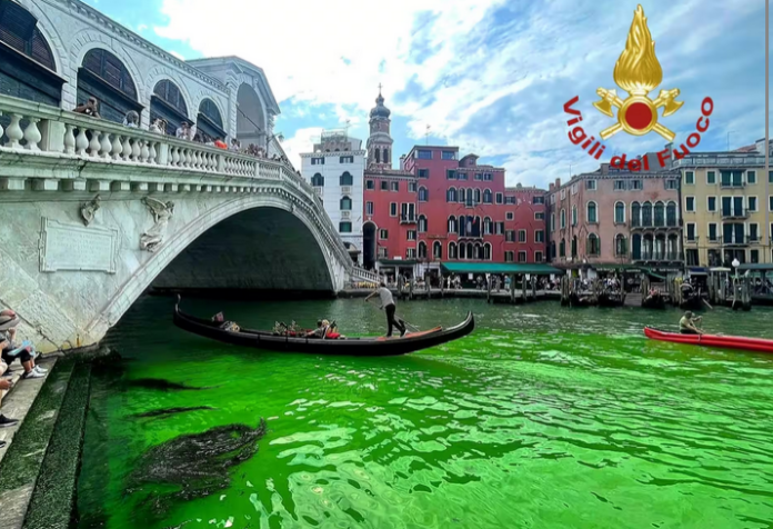 Canal Grande verde