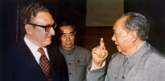 Henry Kissinger: chi era e come è diventato il maestro della realpolitik Henry Kissinger con Mao