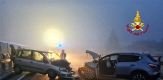 Scontro frontale sul cavalcavia di via Aldo Moro, deviato il traffico. Nella notte anche auto contro un palo a Porta Santa Croce