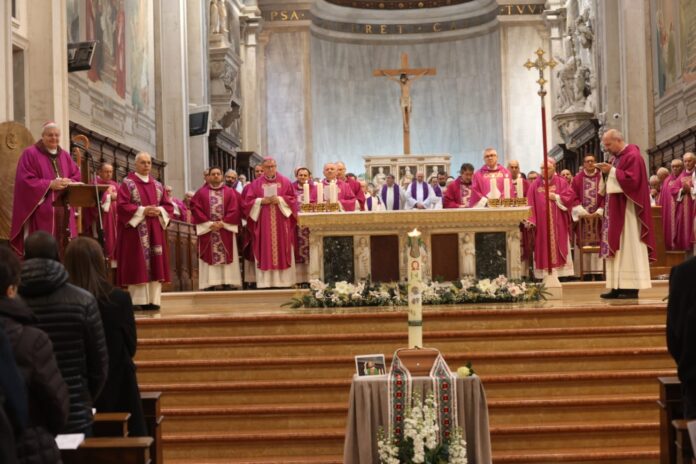 Mons. Giuliano Brugnotto al funerale a Treviso di don Edy Savietto