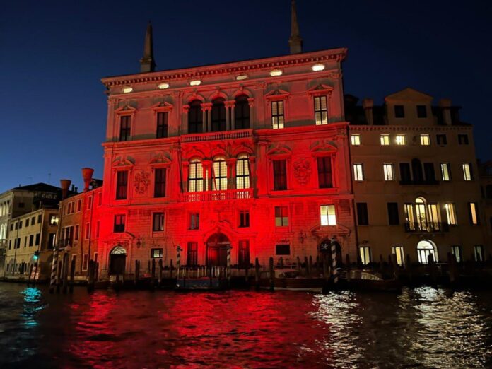 Palazzo Balbi rosso per Giulia Cecchettin