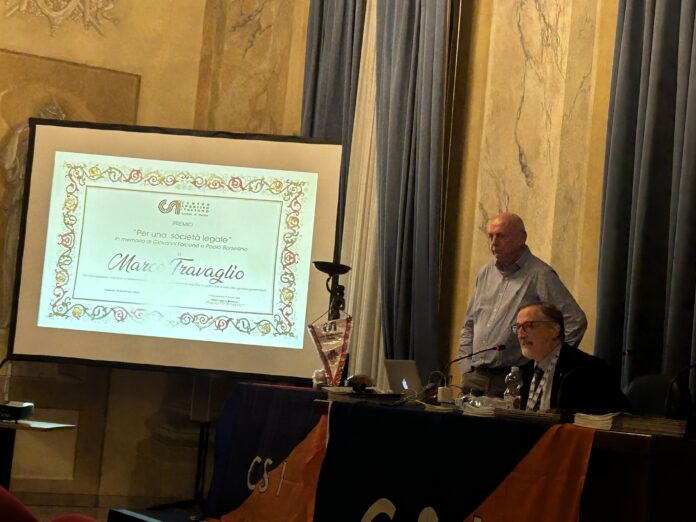 Premio CSI Vicenza Falcone Borsellino a Marco Travaglio (a sx Enrico Mastella, a dx Francesco Brasco) nel Palazzo delle Opere sociali di Vicenza