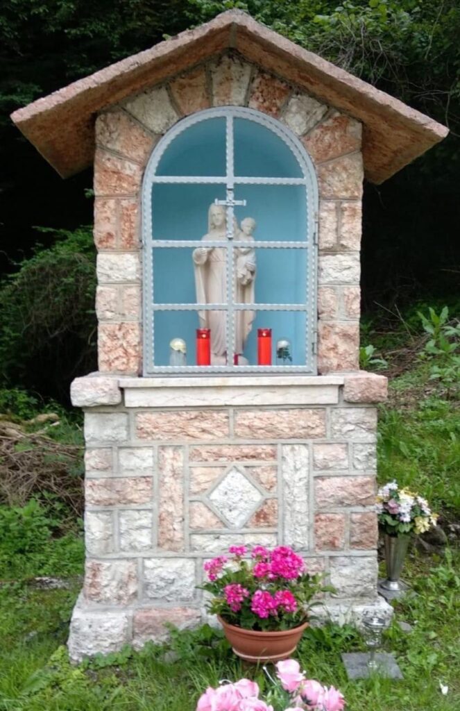 Statua della Madonna prima del furto a Valdastico