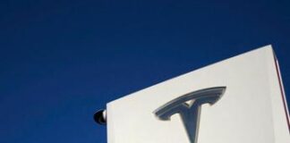 Tesla richiama quasi 4.000 Cybertruck: problema a pedale acceleratore