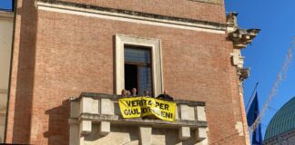Genitori di Giulio Regeni a Vicenza, striscione “Verità per Giulio” in Loggia del Capitaniato giulio regeni