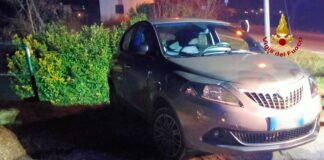 Domenica sera di paura a Marola: auto in bilico e a rischio rovesciamento nel Tesina. Vigili del fuoco salvano una giovane alla guida auto