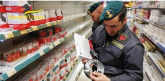 Luci natalizie, oltre 2 milioni irregolari sequestrate dalla GdF in zona industriale a Padova luci natalizie