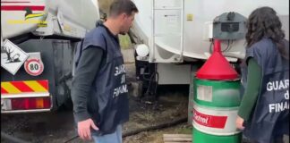 GdF di Roma: sequestrati 230.000 litri di carburanti adulterati e pericolosi in raffineria clandestina per mercato della capitale GdF di Roma