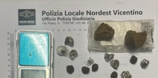 Thiene: 2 spacciatori minorenni denunciati dalla Polizia Locale Nordest Vicentino Thiene: stupefacenti, coltello, denaro e cellulare sequestrati da dalla Polizia Locale Nordest Vicentino