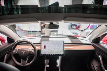 Auto elettriche ferme a Chicago, l’esperto del PoliMi: “Incuria e freddo possibili cause”