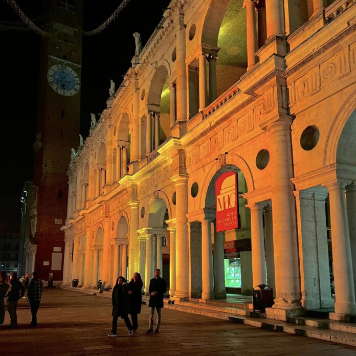 Basilica oro La suggestiva illuminazione della Basilica in occasione di ViOff