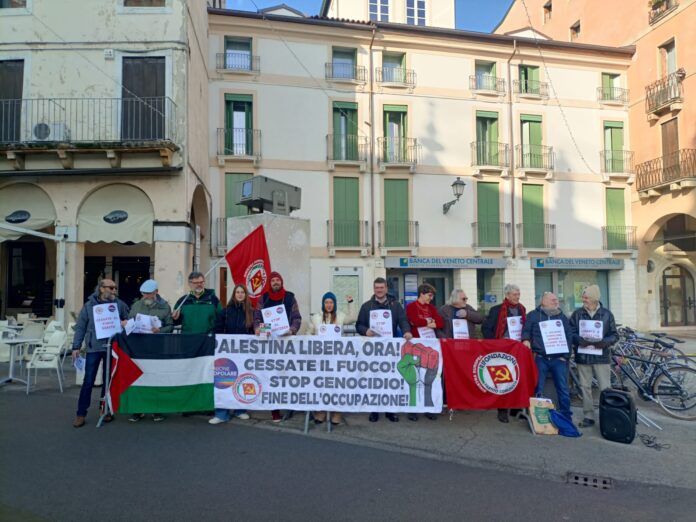 Flash mob a Vicenza contro prrsenza stand di Israele a VicenzaOro