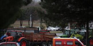 Francia, auto travolge agricoltori in protesta: morta una donna