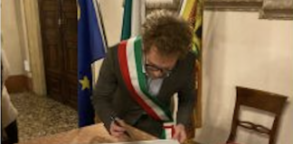 Il sindaco di Vicenza Giacomo Possamai ha firmato la Carta dei diritti delle persone affette da sclerosi multipla Giacomo Possamai ha firmato la Carta dei diritti delle persone affette da sclerosi multipla