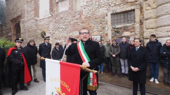 Giorno della Memoria a Vicenza, partecipata cerimonia in piazza Matteotti col sindaco Possamai