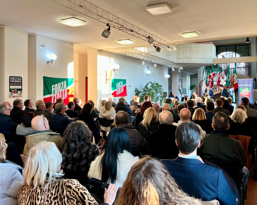 Gli elettori al congresso provinciale di Forza Italia Vicenza
