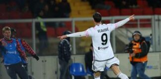 Lecce-Juventus 0-3, doppietta di Vlahovic e gol di Bremer: Allegri è primo