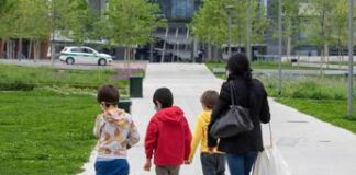 Mal di pancia e bambini, gli esami inutili che costano 3mila euro