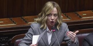 Meloni alla Camera contro tutti, non arretra su Stellantis e ‘morde’ le opposizioni