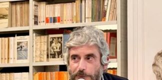 Osho torna in teatro: “L’autoironia di destra, questa sconosciuta”