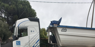 Piovene Rocchette, autoarticolato marca Volvo investe un ciclista: sul posto tre pattuglie della Polizia Locale “Alto Vicentino” Piovene Rocchette, autoarticolato marca Volvo investe un ciclista