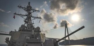 Raid Usa in Yemen contro obiettivi Houthi, nave da guerra abbatte droni e missile