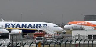 Rissa sul volo Ryanair per le Canarie: pilota costretto ad atterrare, arrestato passeggero