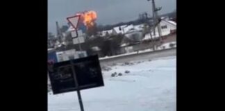 Russia, aereo militare precipita a Belgorod. Mosca: “A bordo prigionieri ucraini”