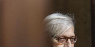 Sgarbi, depositata mozione di sfiducia: opposizioni unite alla Camera