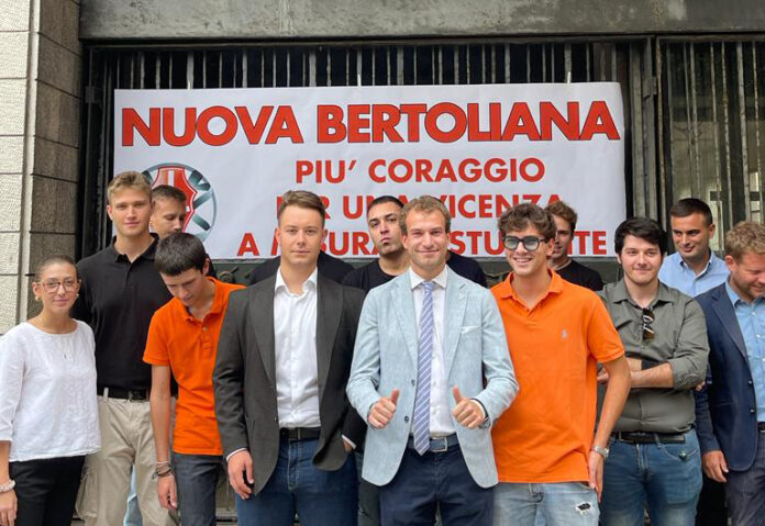 Sit-in davanti all’ex Tribunale per la Nuova Bertoliana