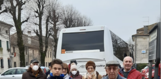 L’Opera Pia Re Magi anche quest’anno il 6 gennaio parte dai Carmini di Vicenza per un viaggio di solidarietà senza meta prefissata Un gruppo dell'Opera Pia Re Magi alla partenza in bus