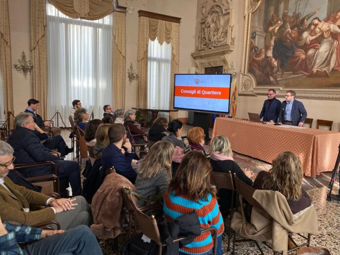 Lista Rucco critica sull'istituizione dei Consigli di Quartiere (nella foto la presentazione)