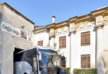 Della Valle, un libro su un secolo di successi nella mobilità vicentina Willy Della Valle con un pulmann