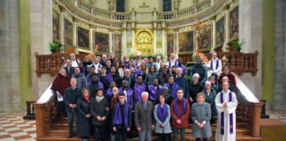 Diocesi di Vicenza, 100 anni dell’Ufficio Catechistico e venti nuovi catecumeni. Il vescovo: “Grati al Signore” Diocesi di Vicenza, foto di gruppo dopo la celebrazione dei cent'anni dell'Ufficio catechistico e dei venti nuovi catecumeni.