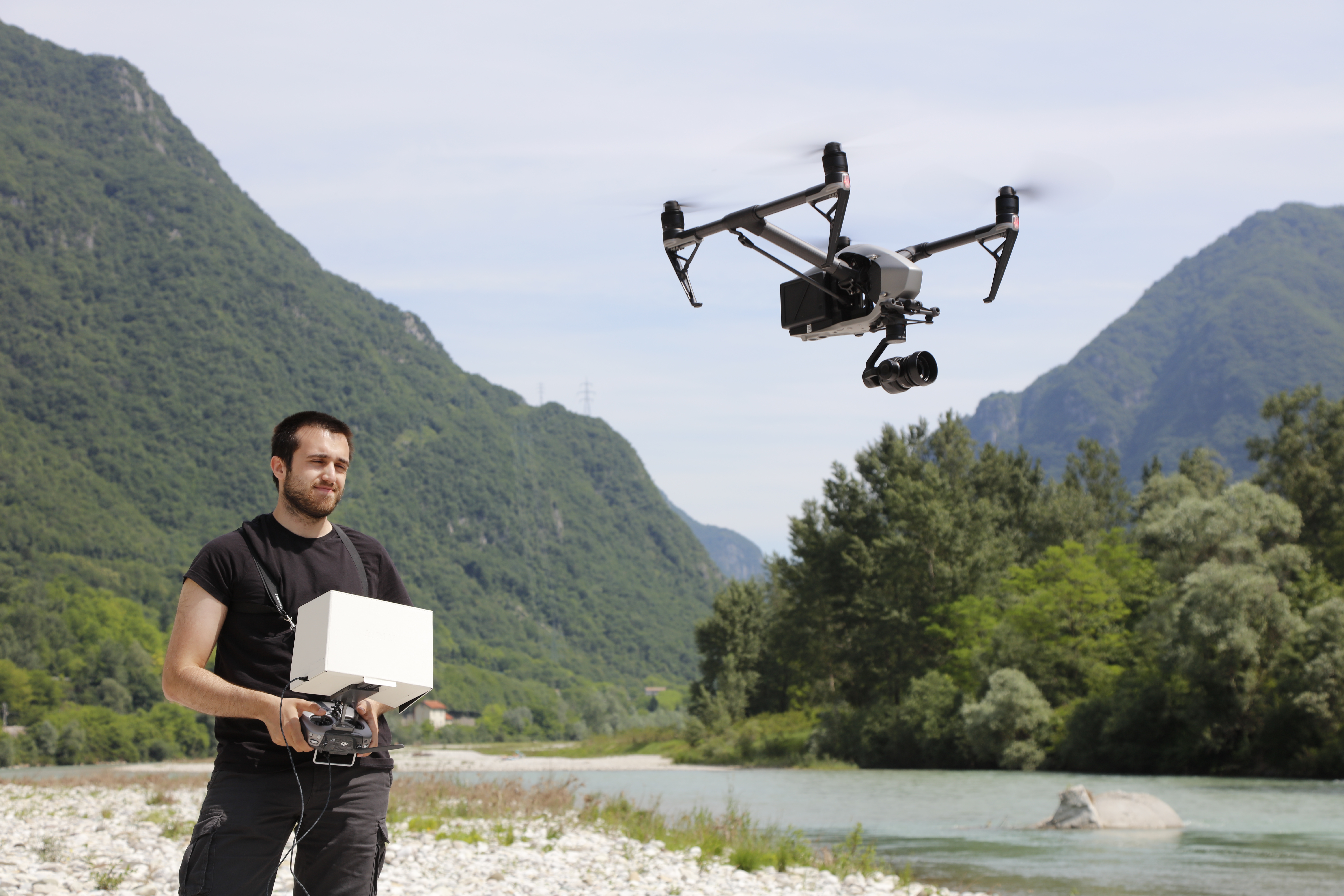 Andrea Albanelli con un drone