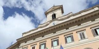 Aumento stipendi ministri non eletti, continua la bufera. Valditara: “Rinuncio al bonus”