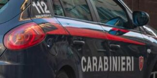 Casoria, accoltella suocero dopo lite: poi si pente e lo consola in attesa 118