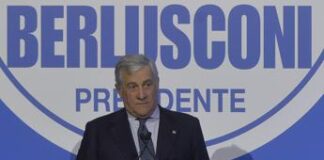 Congresso Forza Italia, Tajani lancia sfida europea nel nome di Berlusconi-Maradona