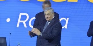 Congresso Forza Italia, oggi elezione di Tajani a segretario: “Futuro roseo nel segno di Berlusconi”