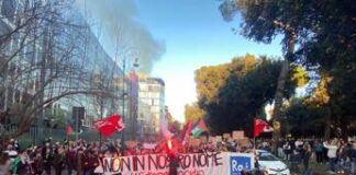 Corteo pro Palestina, mille studenti davanti sede Rai di Roma: “Stop al genocidio”