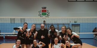 Volley B1 femminile, Vicenza Volley da applausi: 0-3 a Ripalta Cremasca. Assente prima palleggiatrice, presente presidente Ostuzzi Esultanza del Vicenza Volley e del prersidente Ostuzzi a Ripalta Cremasca