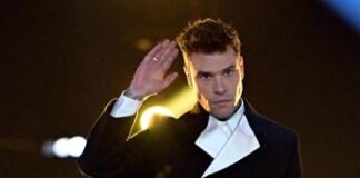 Fedez e i versi per Ferragni in ‘Sexy shop’: “Dici che sono bastardo ma per te io non cambio” – Video