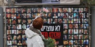 Gaza, recuperati corpi di 6 ostaggi. Biden avverte: “Hamas si sta tirando indietro”