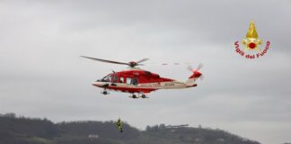 Maltempo, i Vigili del Fuoco portano in salvo decine di persone bloccate dall’acqua Maltempo, decine di persone messe in salvo dai Vigili del Fuoco