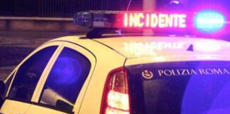 Incidente a Roma, scontro tra auto e moto: morto 37enne