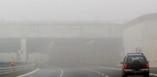 Incidenti sull’A1 per nebbia, chiuso il tratto Parma-Piacenza: code e traffico bloccato