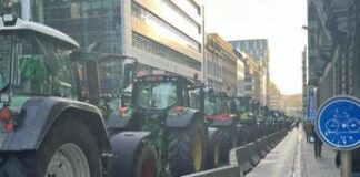 Mille trattori per le strade di Bruxelles, protesta nel giorno del Consiglio Ue