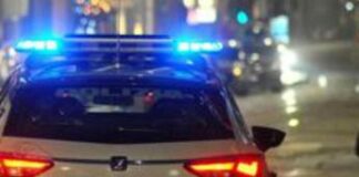 Napoli, spari in un parco giochi: ferita una donna