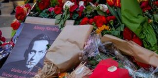 Navalny, Roma gli intitola una strada: “Non quella però dell’ambasciata di Russia”